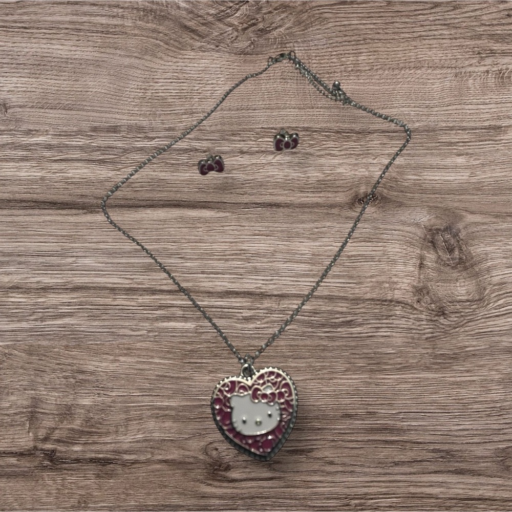 Hello kitty necklace